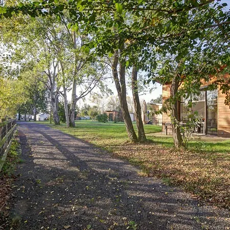 Casa de Campo Insolite Sur étang, 2 à 4 Pers, Animaux Admis - Fr-1-496-83 Veauchette