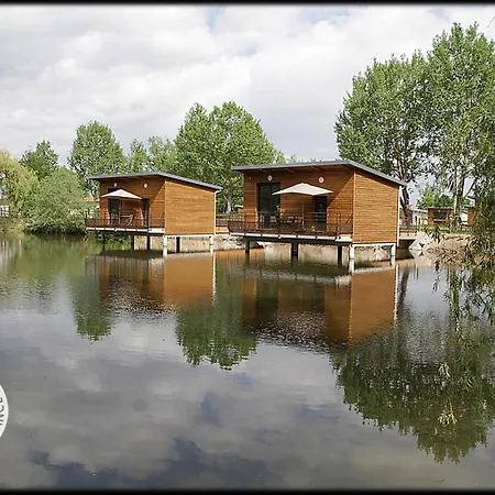 Confortables En Bord D'etang, Parfaits Pour Peche Et Nature, Avec Terrasse Et Equipements Modernes - Fr-1-496-83