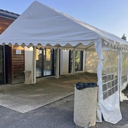 Confortables En Bord D'etang, Parfaits Pour Peche Et Nature, Avec Terrasse Et Equipements Modernes - Fr-1-496-83 * Veauchette
