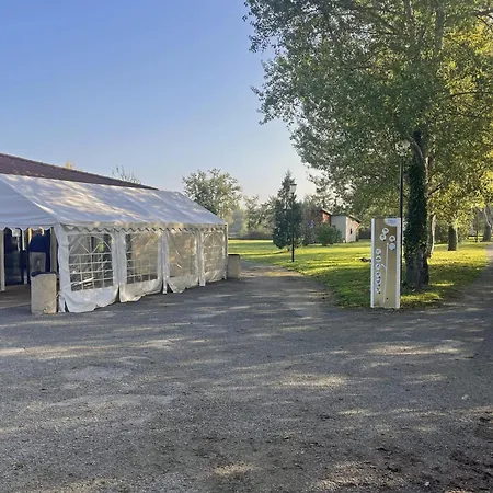 Casa de Campo Insolite Sur étang, 2 à 4 Pers, Animaux Admis - Fr-1-496-83 Veauchette