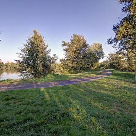 Vakantiehuis Confortables En Bord D'etang, Parfaits Pour Peche Et Nature, Avec Terrasse Et Equipements Modernes - Fr-1-496-83 Veauchette